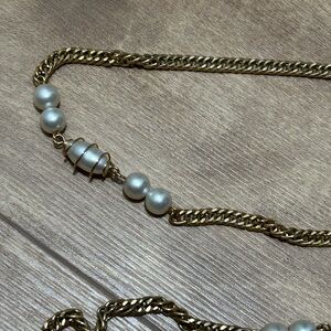 Elegant Gold and Pearl Necklace